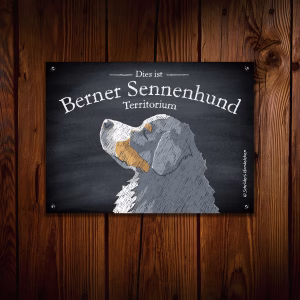 Hundeschild mit einer Berner Sennenhund Kreidezeichnung an einer Bretterwand