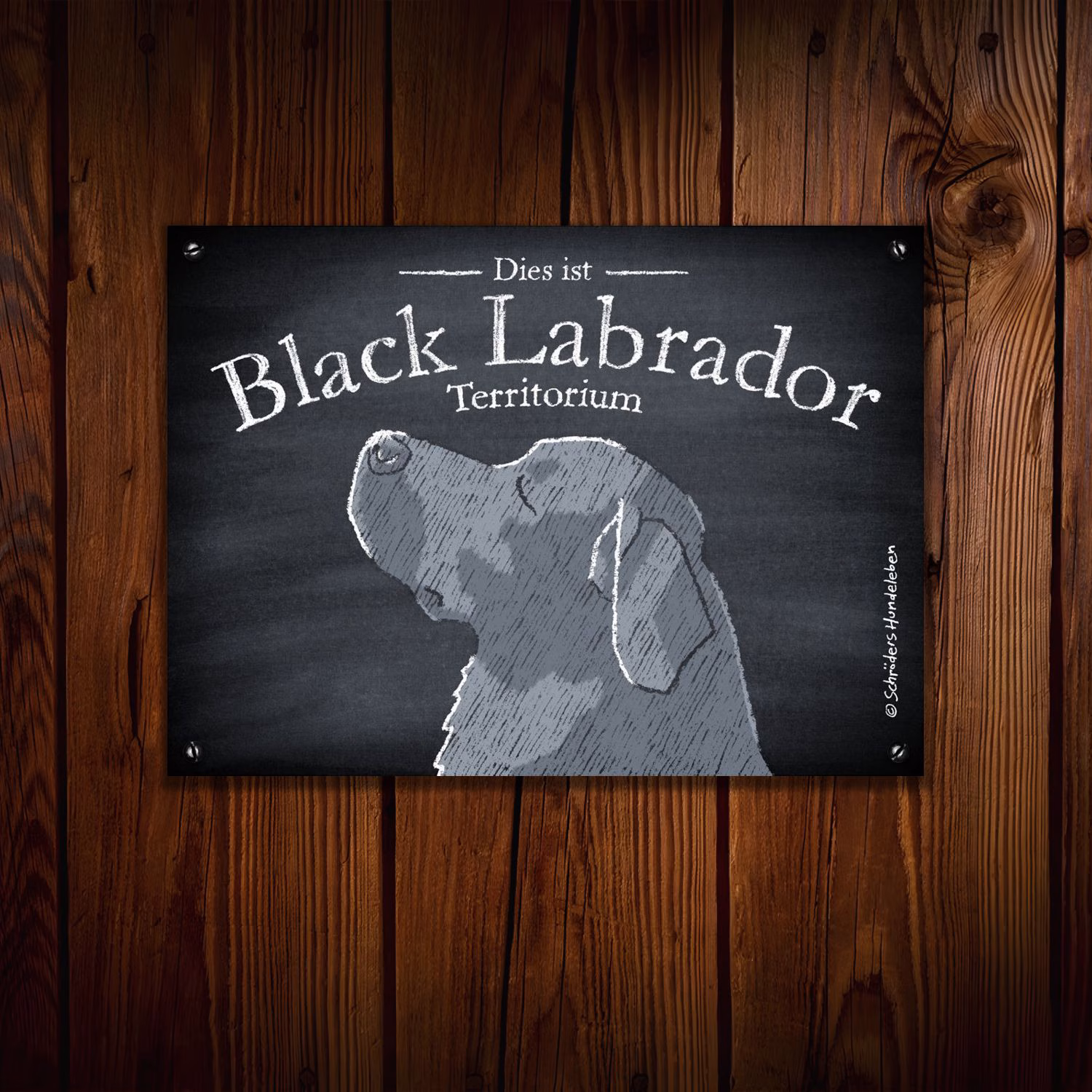 Hundeschild mit einer Schwarzer Labrador Retriever Kreidezeichnung an einer Holzwand