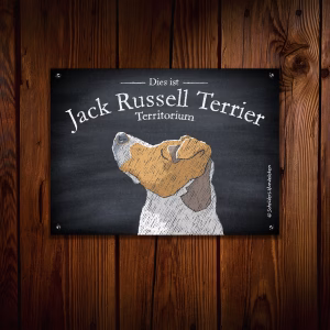 Hundeschild mit einer Jack Russell Terrier Kreidezeichnung an einer Bretterwand