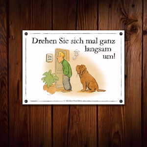 Witziges Hundeschild mit einem riesenhaften Hund hinter dem Rücken des Besuchers, an eine rohe Holzwand geschraubt