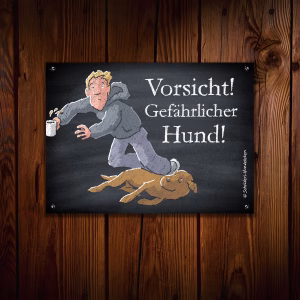 Lustiges Hundeschild mit einem Mann, der über einen gefährlichen Hund stolpert, an einer dunklen Bretterwand